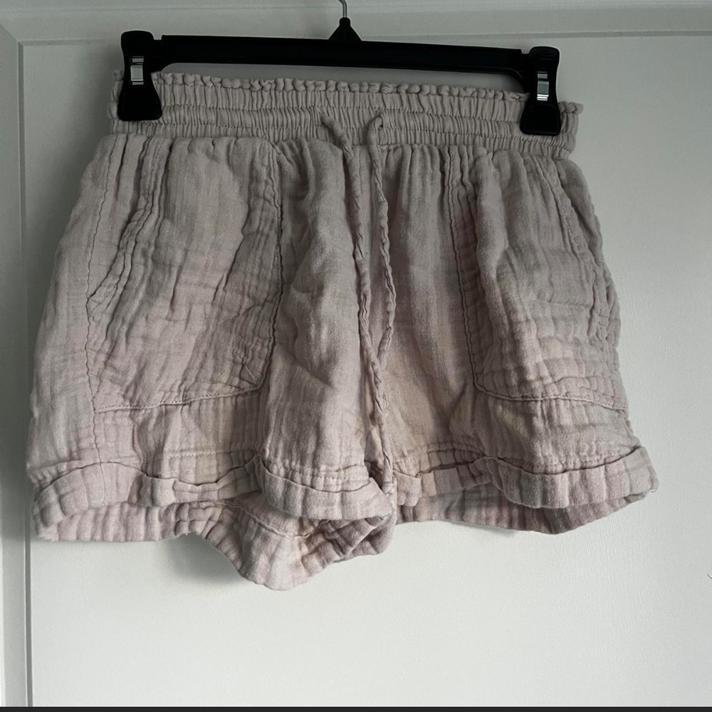 Aeropostale Women's Light Pink Cargo Shorts